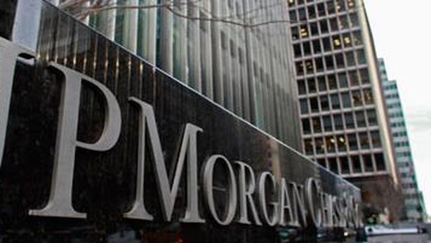La crociata puritana di JP Morgan: niente più clienti porno