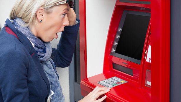 Guerra ai contanti: esproprio correntisti continua
