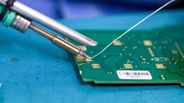 Crisi semiconduttori si allarga ad effetto domino, a cosa è dovuta