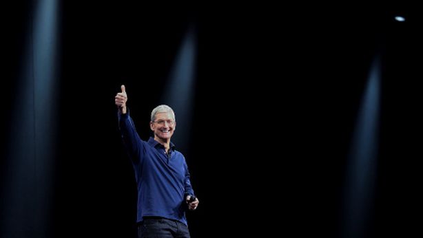 Apple, premio da $450 miliardi agli azionisti per placare gli animi