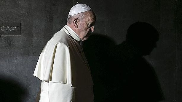 Rumor: “cardinali vogliono convincere Papa a lasciare”