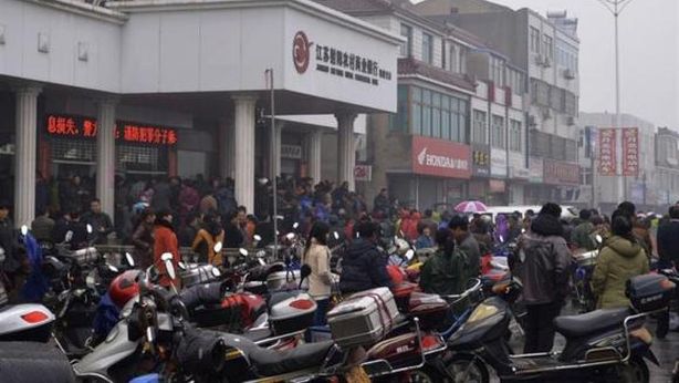 Rumor default banca, corsa agli sportelli in Cina