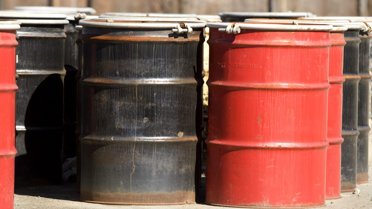 Petrolio verso i 100 dollari al barile, una minaccia per l’inflazione e le banche centrali