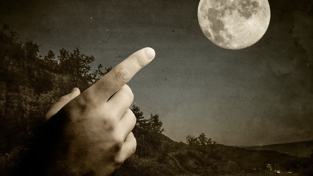 Il dito, la luna e lo spauracchio della patrimoniale