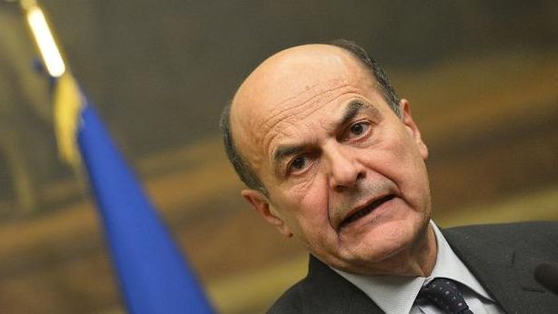 Bersani è sveglio, “intervento riuscito ma rischi ischemie”