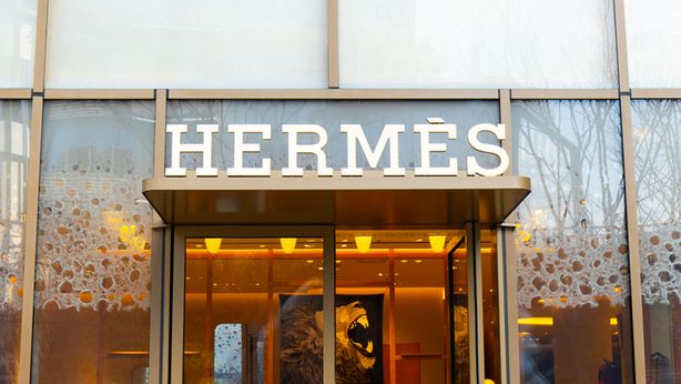 Hermès: vendite oltre le aspettative grazie a forte domanda di Birkin
