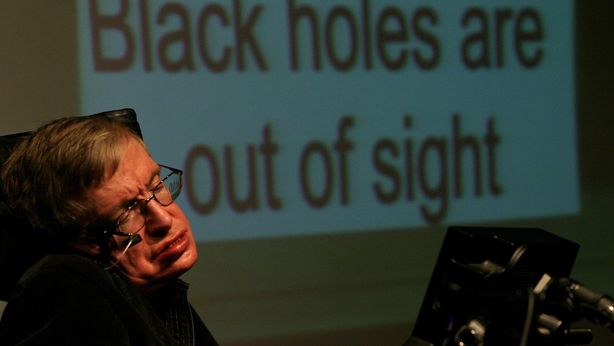 Hawking: “Umanità rischia di autodistruggersi”