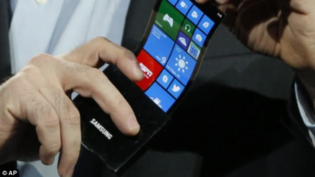 Presto nei negozi Tv e smartphone pieghevoli