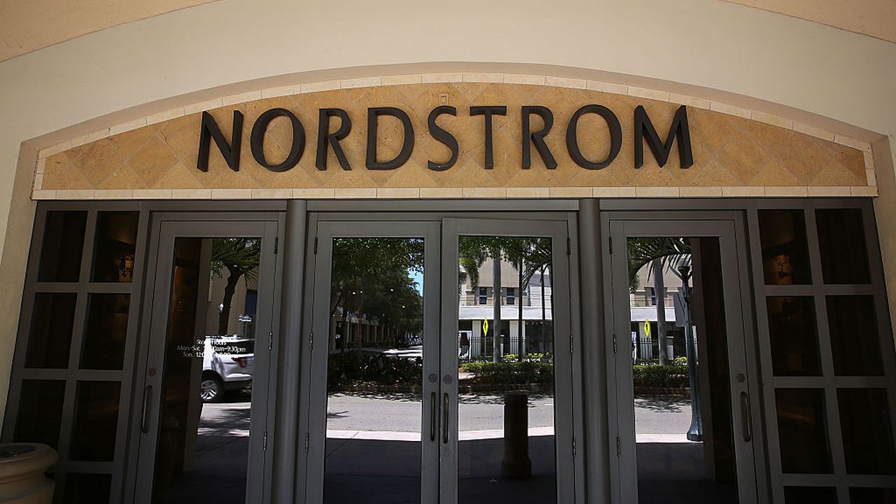 Vendite al dettaglio in difficoltà, Nordstrom crolla in Borsa