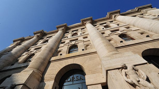 Borsa: Mediaset vola, Mps rovina le feste