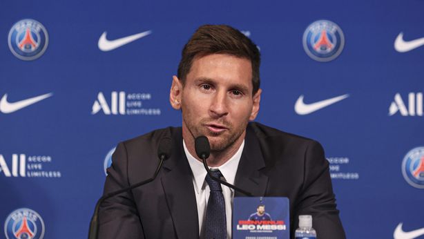 Calcio, il PSG e la nuova strategia di mercato. Da Messi a Donnarumma lo sport muore così