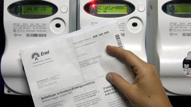 Rincaro bollette luce e gas: dieci consigli per risparmiare