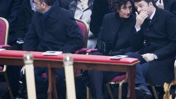 Renzi euforico su riforme, mentre Italia rischia di uscire dal G8