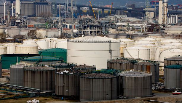 Gomma, nichel, petrolio: è boom materie prime