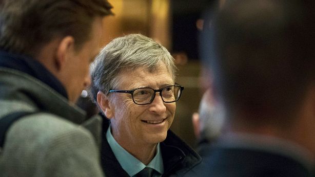 Buffett e Gates rovinano la festa al Bitcoin: sfiora $10 mila poi cade
