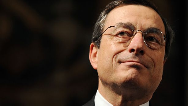 Bce: Draghi immobile, tassi al minimo storico. Promette (a parole) 1 trilione per l’economia