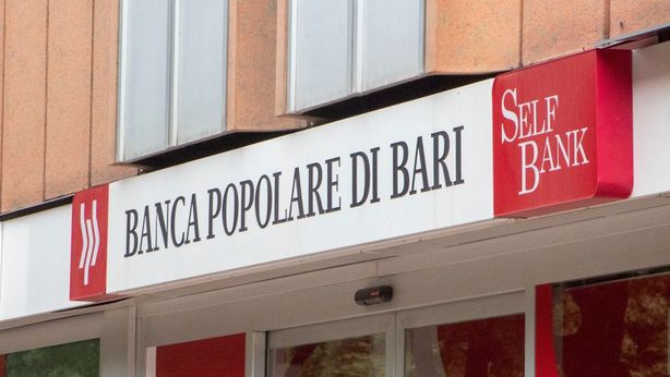 Ex Popolare di Bari, al via la vendita: Iccrea, Credem e Crédit Agricole in corsa per la banca