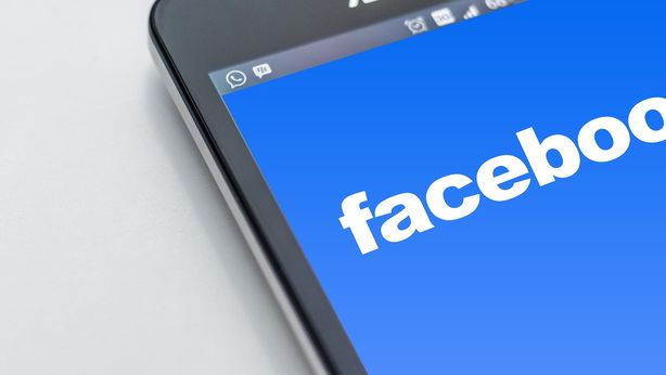 Meta e TikTok sotto osservazione dell’UE per rischi diffusione di contenuti illeciti