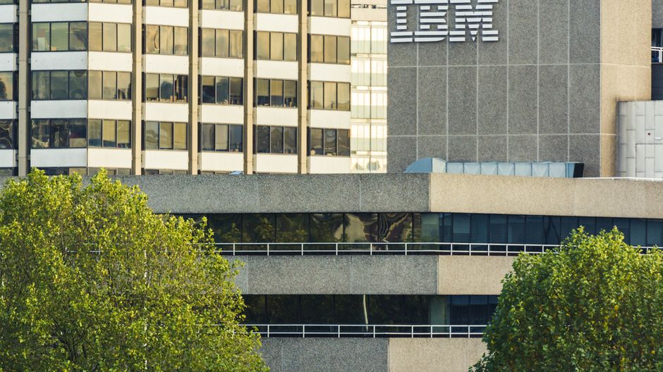 IBM: crollo storico delle azioni (-25%) dopo delusione ricavi trimestrali