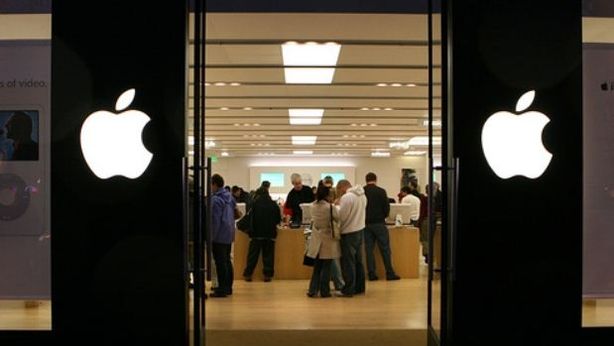 Apple in picchiata dopo i conti. Obiettivo al ribasso $300