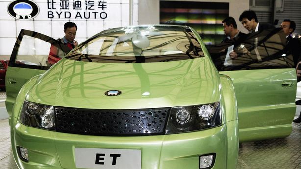 Warren Buffett sorpassa Elon Musk: la cinese Byd è la nuova regina delle auto elettriche