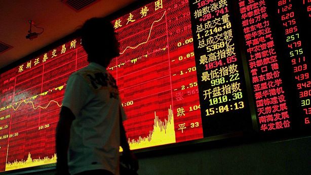 Mercati: fuga dalla Cina, investitori vendono bond e azioni