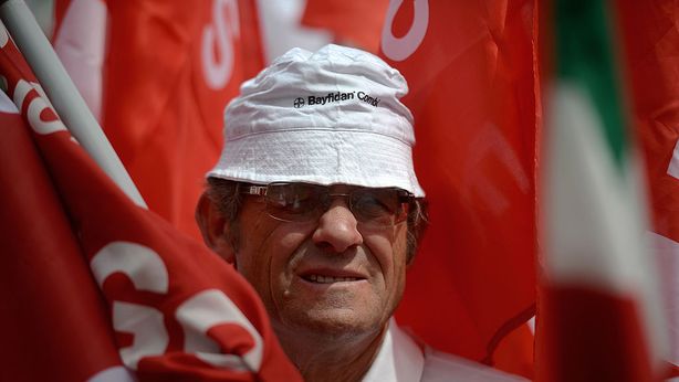 La politica in vetrina: manca il lavoro, ma c’è il sindacato
