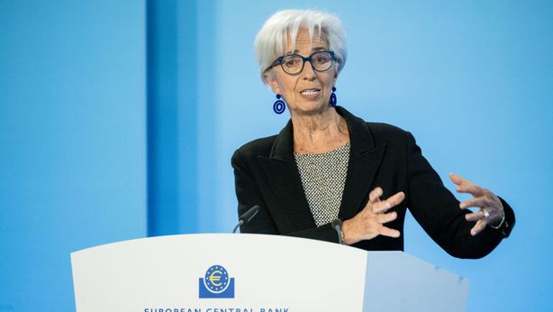 Lagarde su Francia: “Attenti a sviluppi mercati finanziari”