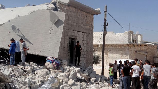 Siria, ISIS sotto assedio: un mese di bombe in una sola notte
