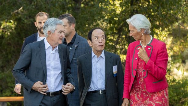 FED e BCE: strade divise sui tassi. Powell: “nessun  taglio, se inflazione non scende”