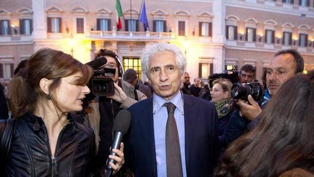 Pugno duro Renzi:  silurato il dissidente Mineo, 13 senatori PD si autosospendono
