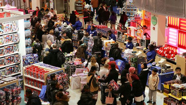 Stop aperture di domenica, imprese in rivolta: “addio a 50 mila posti di lavoro”