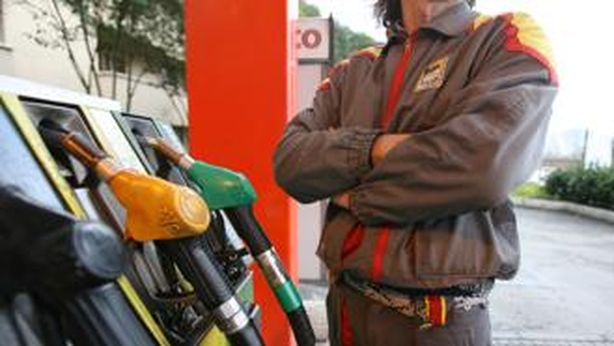 Italiani stufi della tassa benzina, non fanno più il pieno