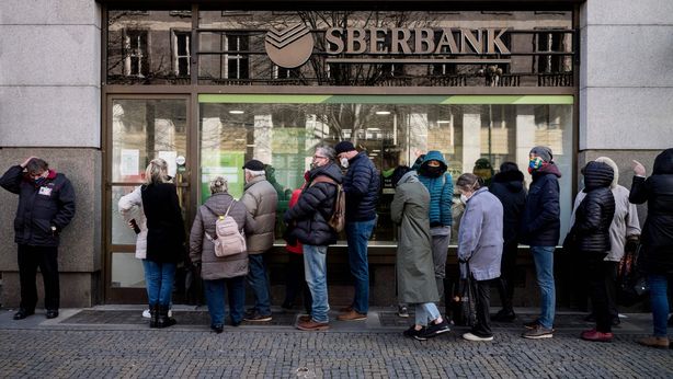 Russia, banca centrale al tappeto, sistema finanziario di Mosca in crisi