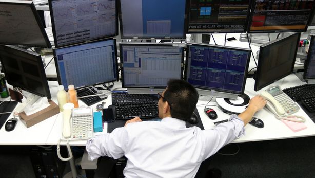 Borsa Milano sotto pressione, nel finale riscende sotto 22.000