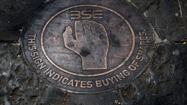 Borsa Tokyo in rialzo, borsa Mumbai scatta al record della storia. Focus su annunci tassi banche centrali Asia