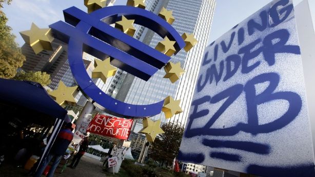 Bce, Draghi: tassi fermi a 0,50%. “Ripresa rinviata”