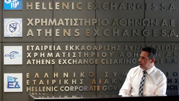Borsa Atene recupera, bancari -63% in tre sedute