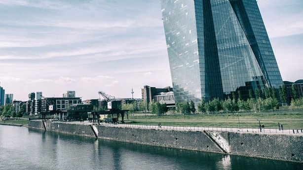 BCE: rischio recessione non cambia piani per rialzo tassi da 50 punti base a settembre