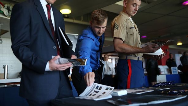 Lavoro Usa: creati più posti del previsto, deludono i salari