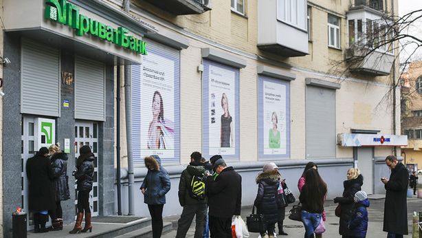 Ucraina: banche impongono controlli di capitale