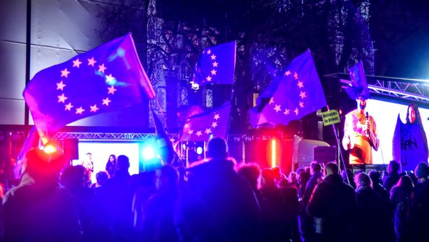 Brexit: accordo bocciato, come May rivedrà il testo