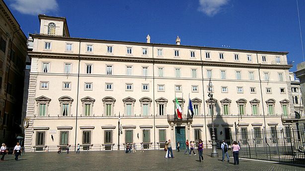 Una nazione ‘a buffo’. Governo pagherà debiti PA con nuovo debito