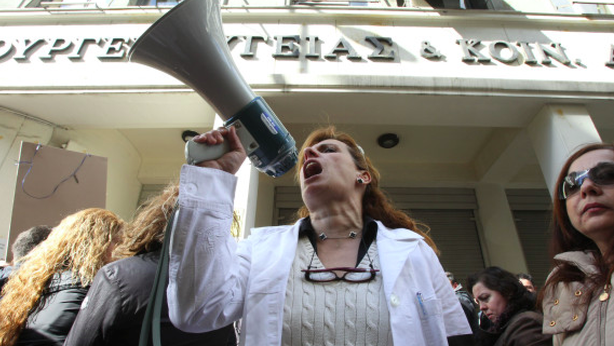 Grecia, sanità al collasso: proteste anti austerity