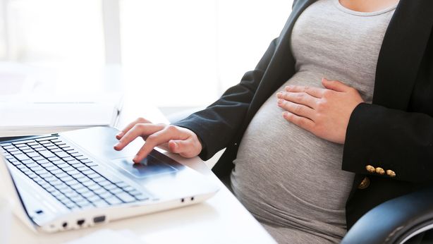Italia, 36enne assunta al nono mese di gravidanza