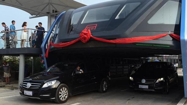 Cina: arriva autobus “tunnel” che evita il traffico