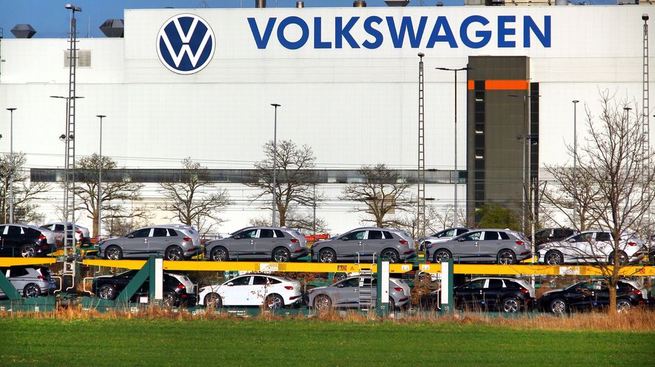 Volkswagen, il nuovo piano di ristrutturazione potrebbe comportare il taglio di 100.000 posti di lavoro