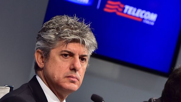 Borsa giù, euro oltre $1,10. AD Telecom cacciato?
