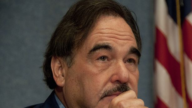 Oliver Stone: con Clinton presidente andremo in guerra