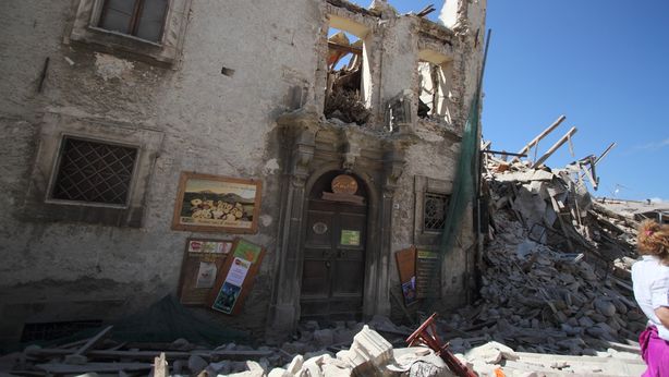Terremoto: piano del Governo in tre tappe, assegno mensile per sfollati